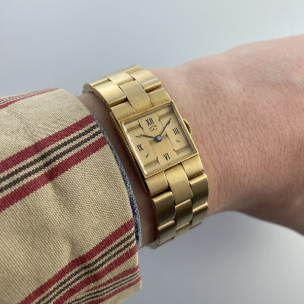Van Cleef et Arpels Mysterious Hours