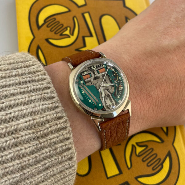 The Bulova Accutron in White Gold - Image 6