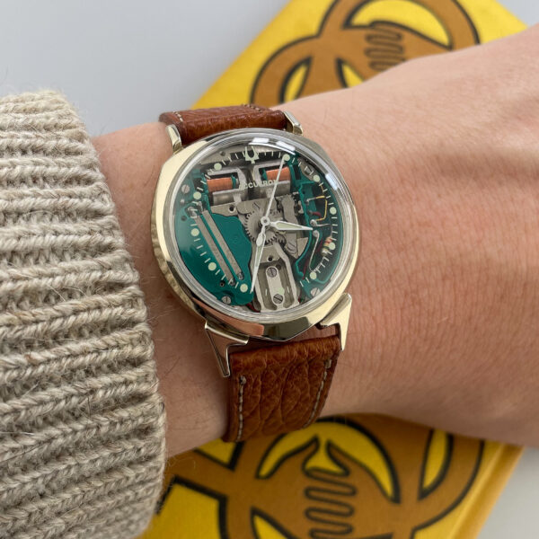 The Bulova Accutron in White Gold - Image 5