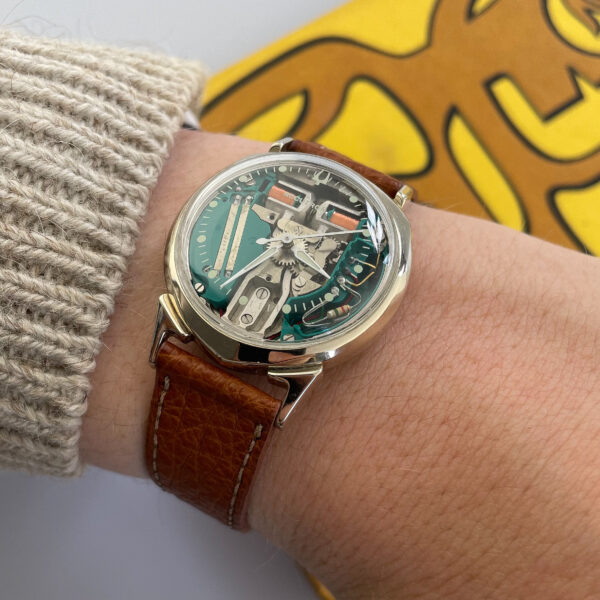 The Bulova Accutron in White Gold - Image 2